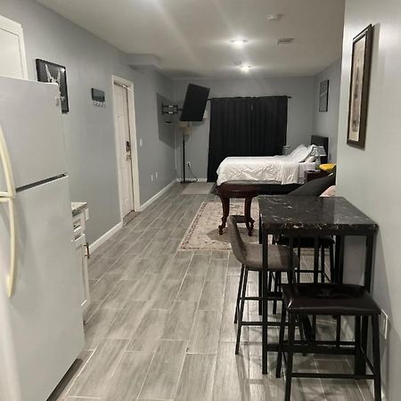 Cozy Inspired Studio Apartment Newark Exterior photo