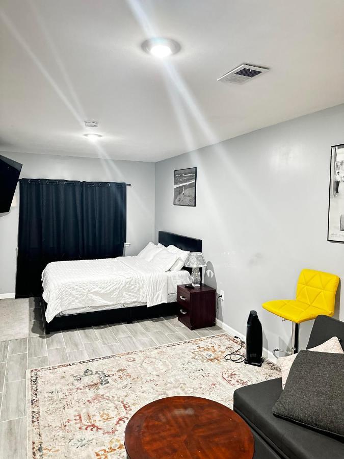 Cozy Inspired Studio Apartment Newark Exterior photo