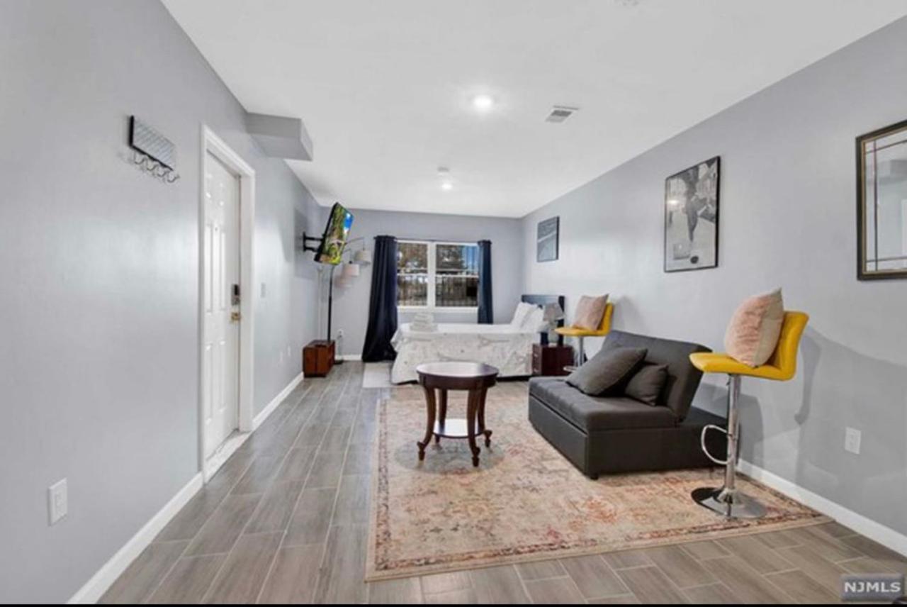 Cozy Inspired Studio Apartment Newark Exterior photo