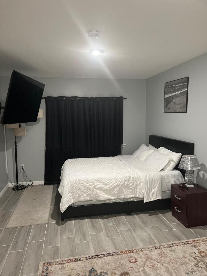 Cozy Inspired Studio Apartment Newark Exterior photo