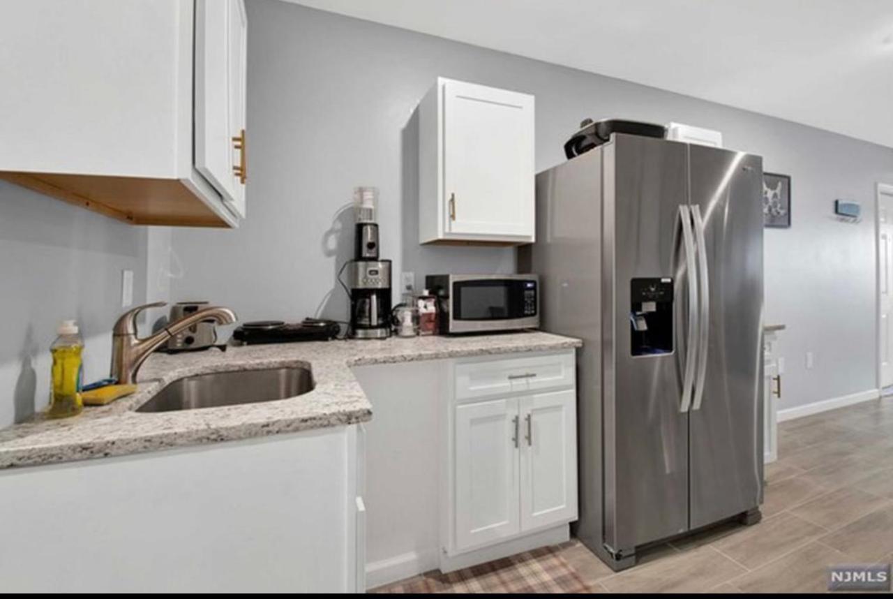 Cozy Inspired Studio Apartment Newark Exterior photo